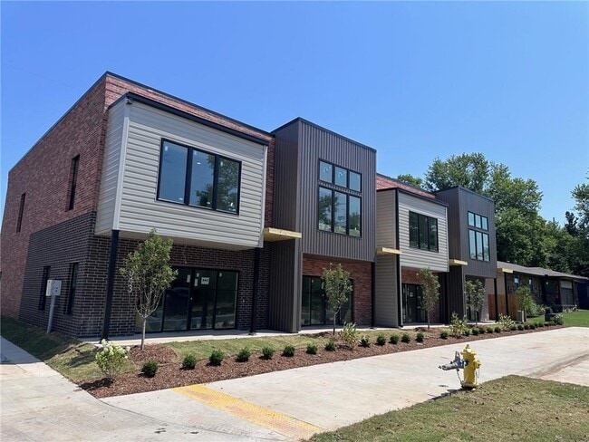 Building Photo - 947 SE 10th St Rental