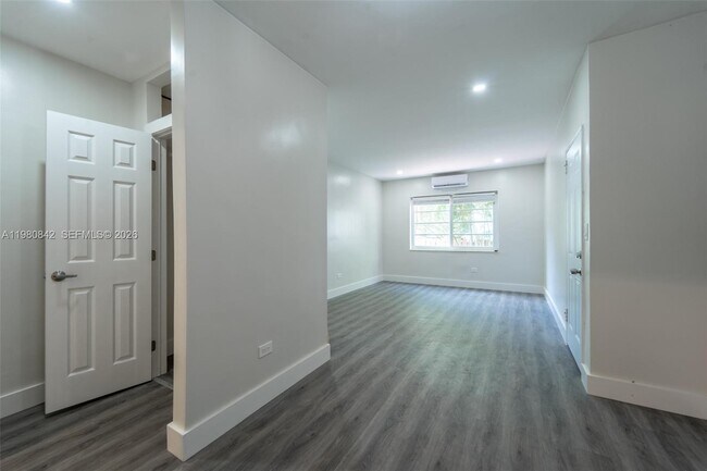 Photo - 1537 Jefferson Ave Unit 7