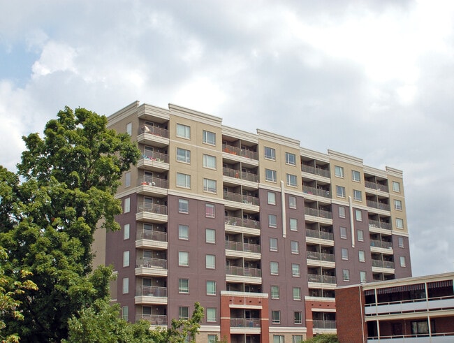 Building Photo - Lake Plaza Condominiums 3BD/2BA FALL 2025 ... Unit 105