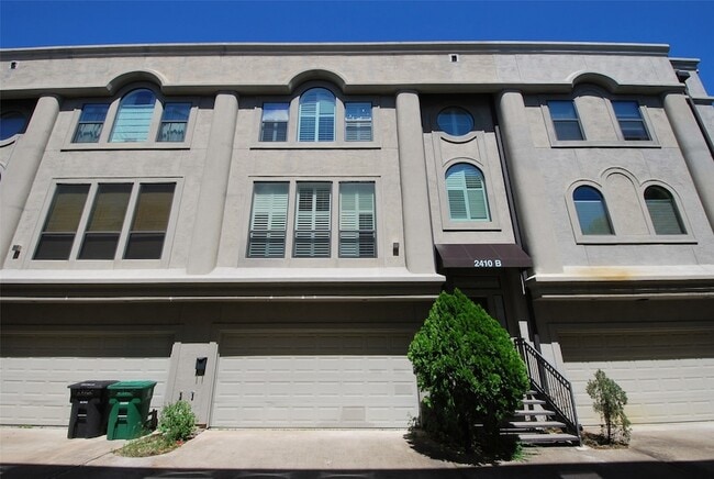 Building Photo - 2410 Dorrington St Unit B