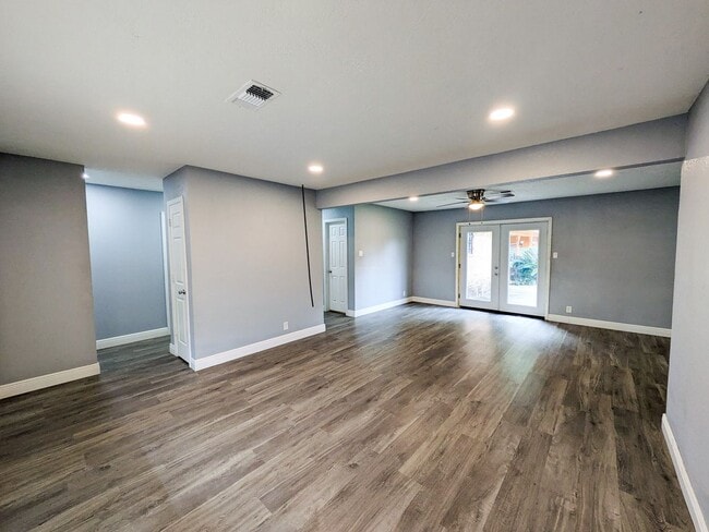 Photo - 4404 Raven St
