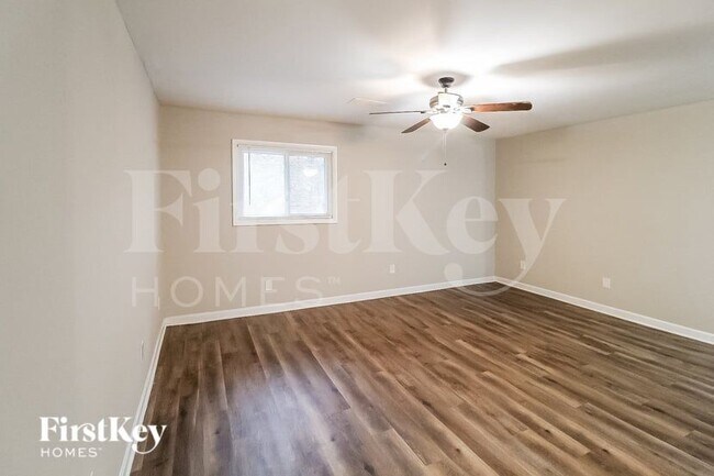 Photo - 2483 Kings Park Cir
