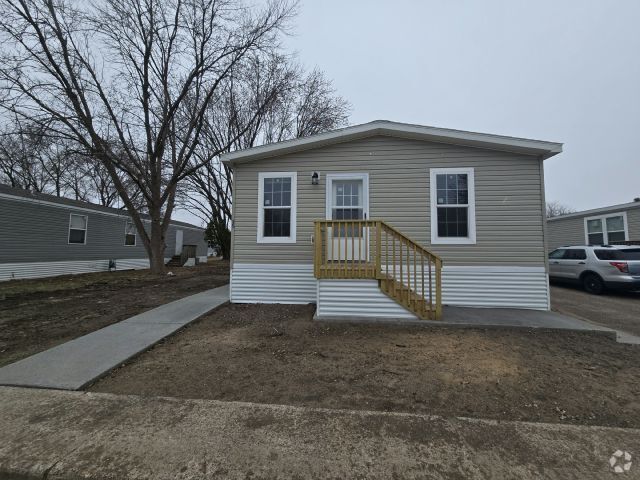 Building Photo - 11422 4th St NE Rental