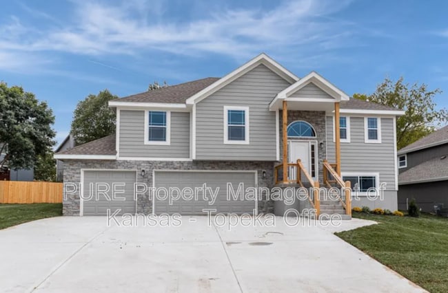 Building Photo - 4766 Lakecrest Dr