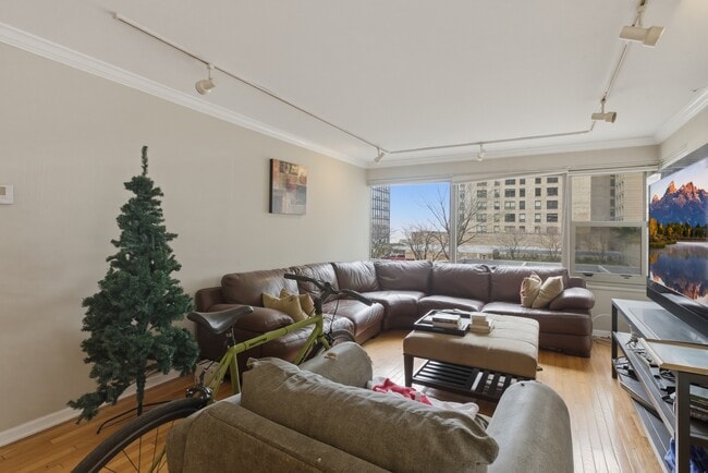 Photo - 247 E Chestnut St Unit #  01003