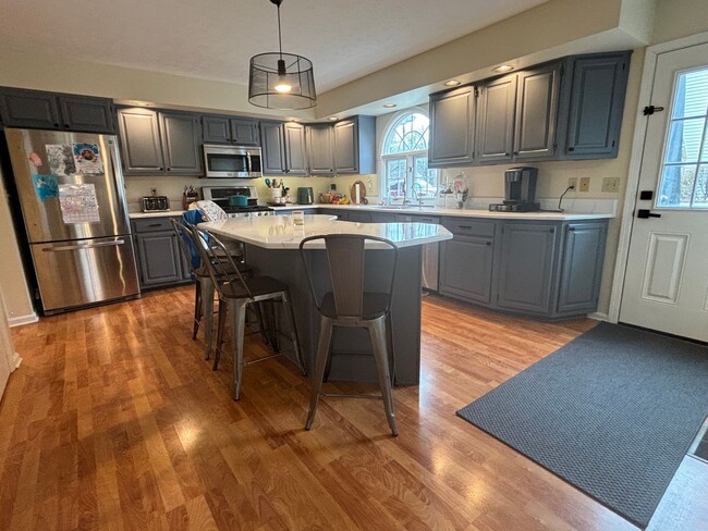 Building Photo - 4 Bed - 5 Bath with In-law Suite - Solon Rental