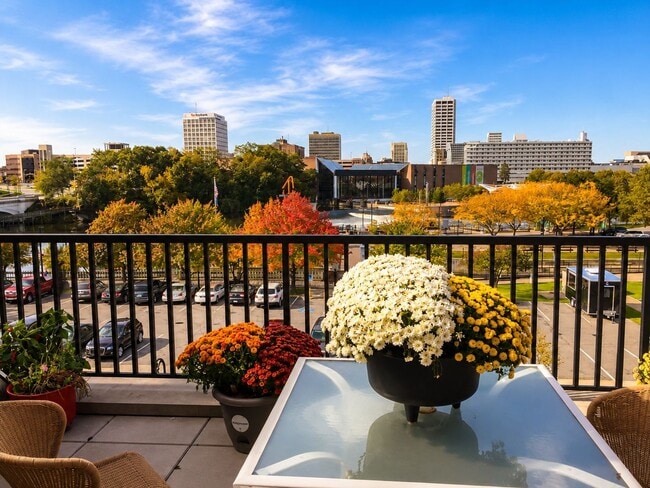Photo - Luxury townhouse with private elevator & river views