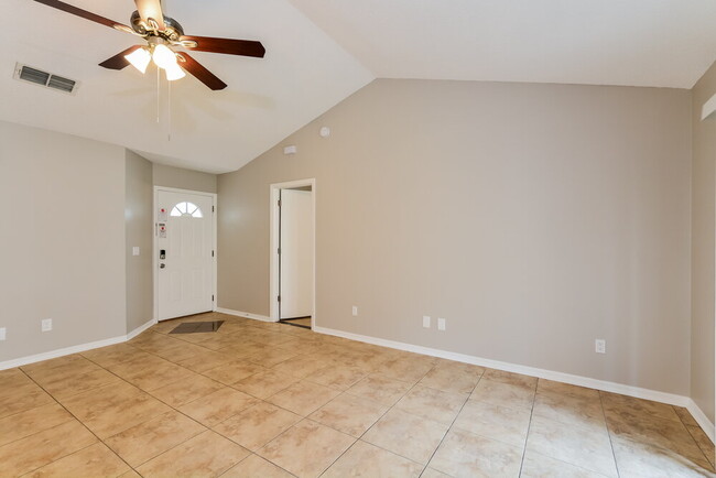 Photo - 201 Whiterapids Ct