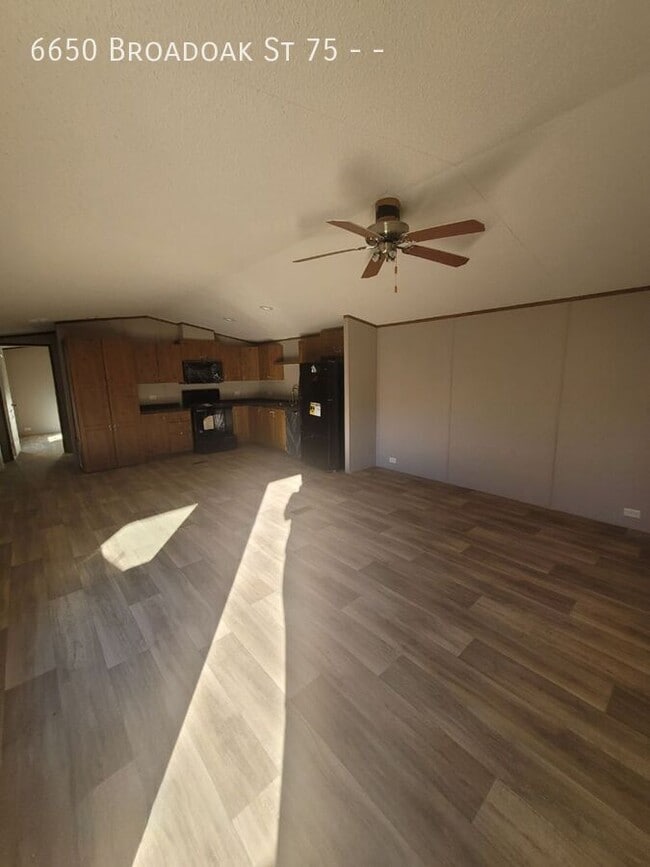 Photo - 6650 Broadoak St