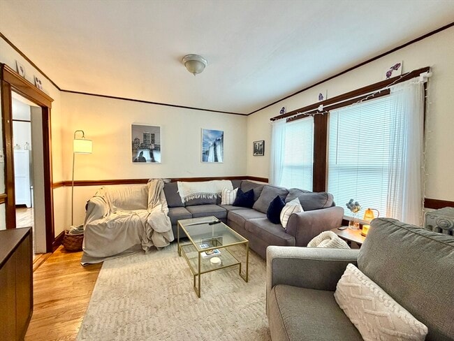 Building Photo - 3 Goldsmith Ave Unit 1