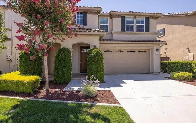 Building Photo - $4195.00 - Gorgeous and Ready for Move-In! Spacious 4 Br / 2.5 Ba in South Gilroy