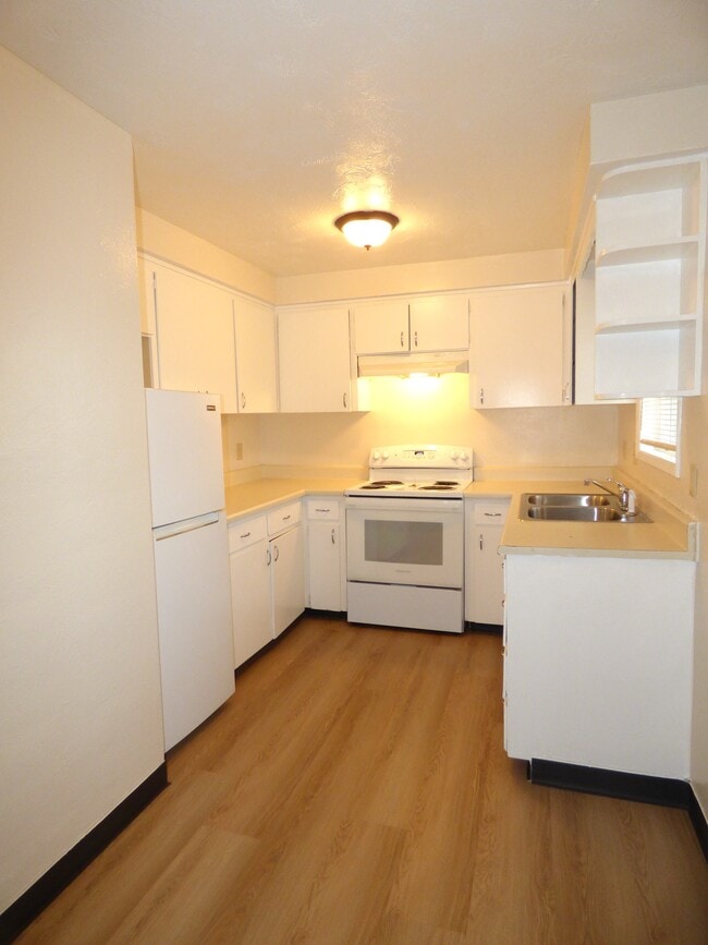 Photo - The Court at Hawthorne