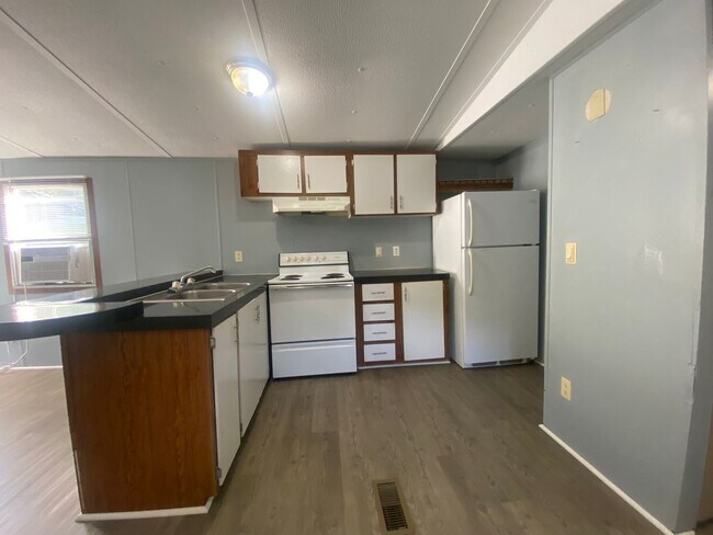 Photo - 2 Bedroom 1 Bath Mobile Home in Greenevill...