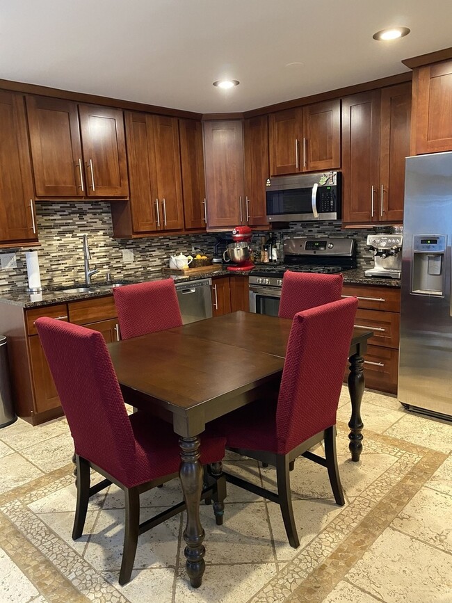 Photo - 1581 Quaker Ln