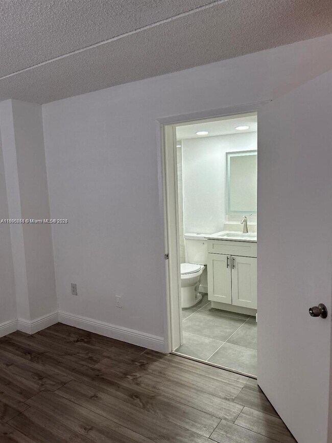 Photo - 6045 NW 186th St Unidad 303