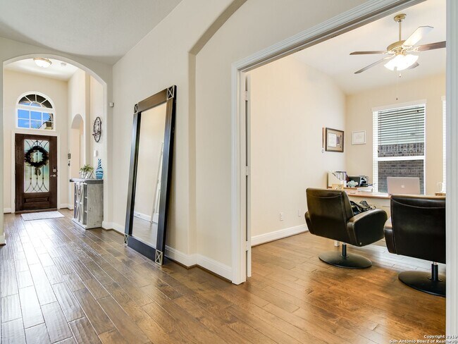 Photo - 5431 Saffron Rose