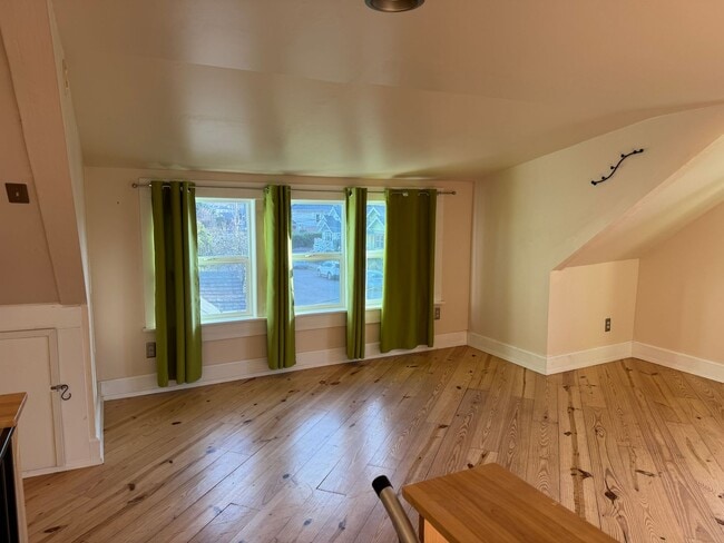 Photo - Adorable 1 BD + Loft and Office Bungalow in SE Richmond Neighborhood. ** Central Heat & AC! **
