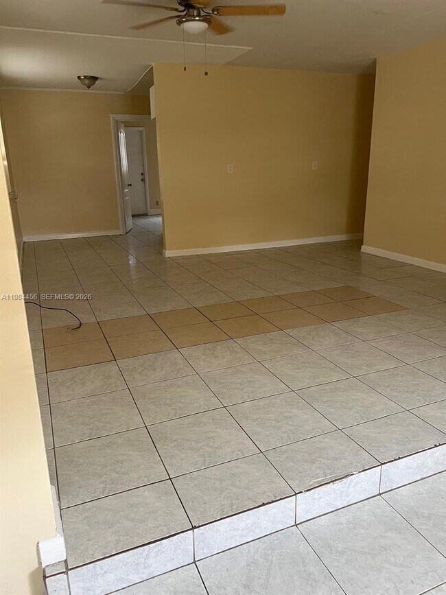 Photo - 1020 W 2nd St