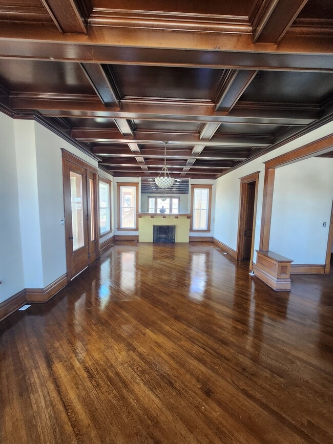 Photo - 403 W 4th St