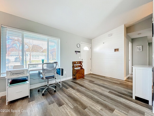 Photo - 1614 Earlham Ave NW