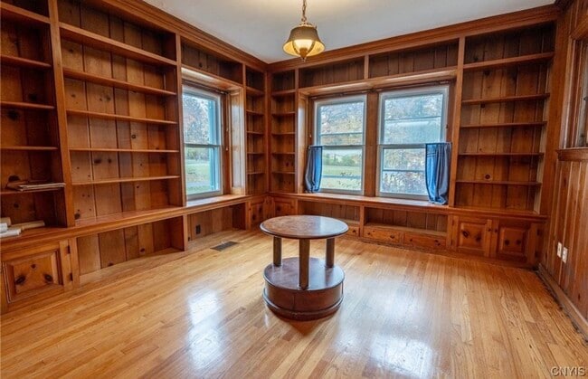 Photo - 7909 Turin Rd