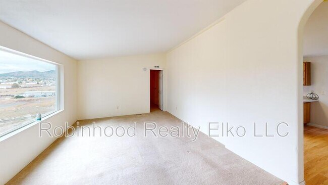 Photo - 360 Trescartes Ave