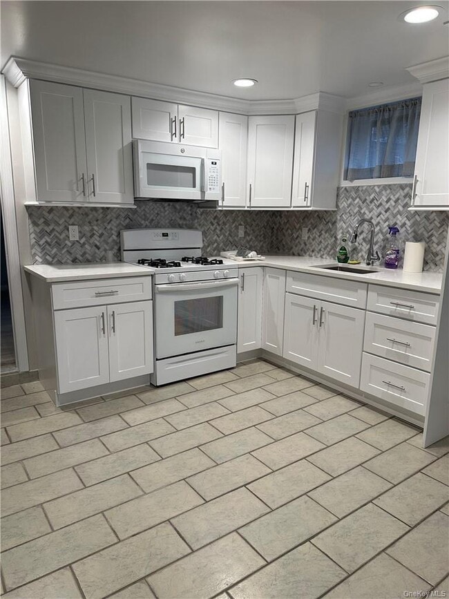 Building Photo - 123 Underhill Ave