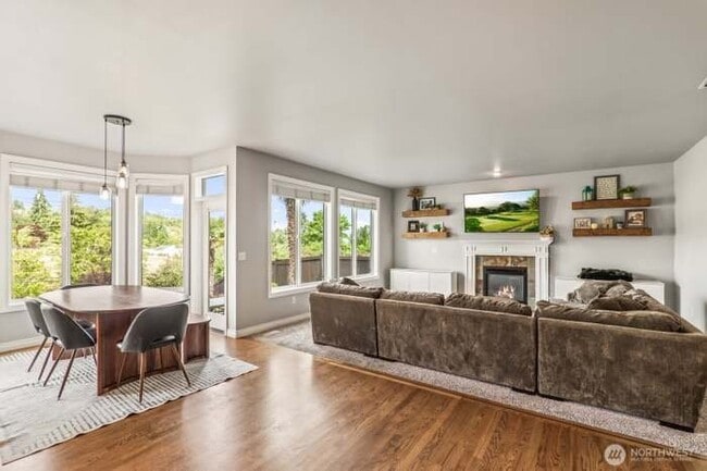 Photo - 1004 23rd St SW