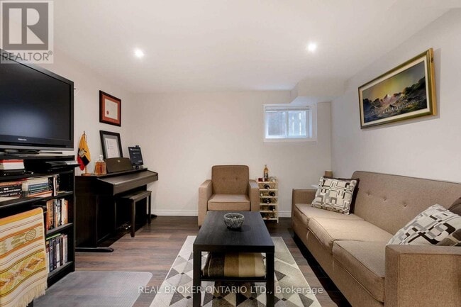 Photo - 57 Lanark Ave