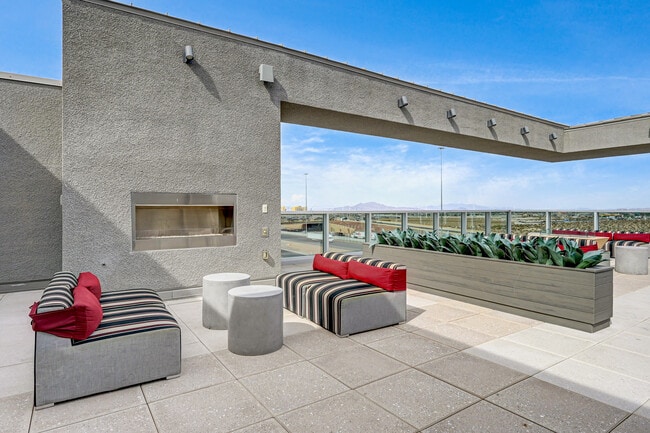 Rooftop lounge - Keller Cactus Hills
