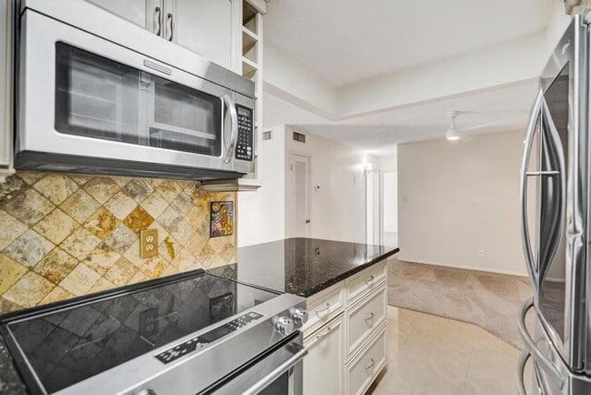 Photo - 1050 NW 13th St Unit 193d