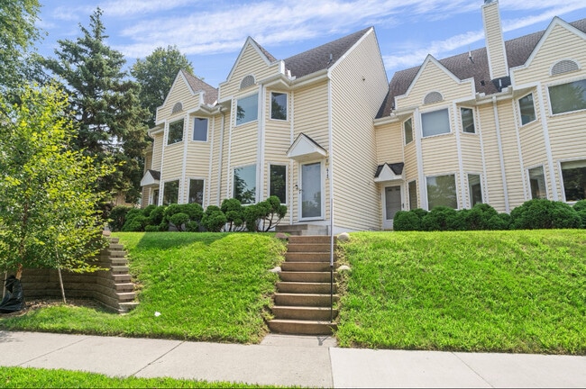 Building Photo - 412 3rd Ave NE Rental
