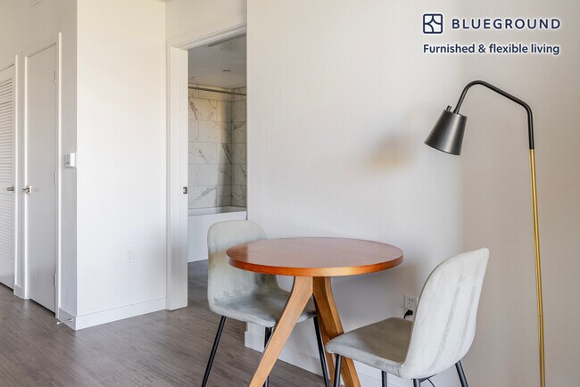 Photo - 815 Old County Rd Unidad FL3-ID1920