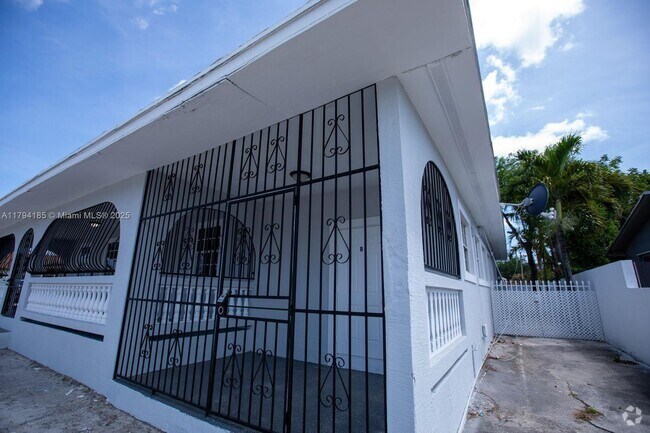 Building Photo - 2250 NW 103rd St Unit B Rental
