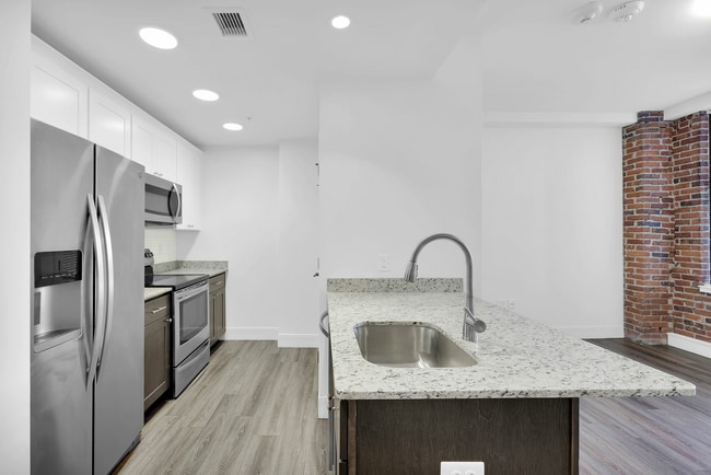 The Riverside - The Residences at Barnett