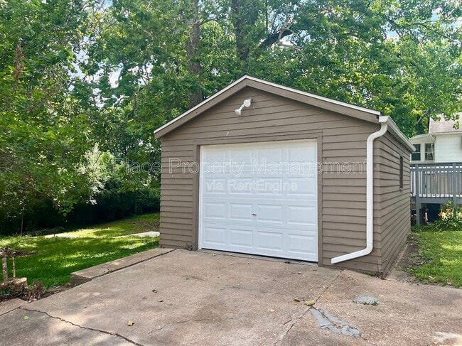 Photo - 8612 Hume Ave