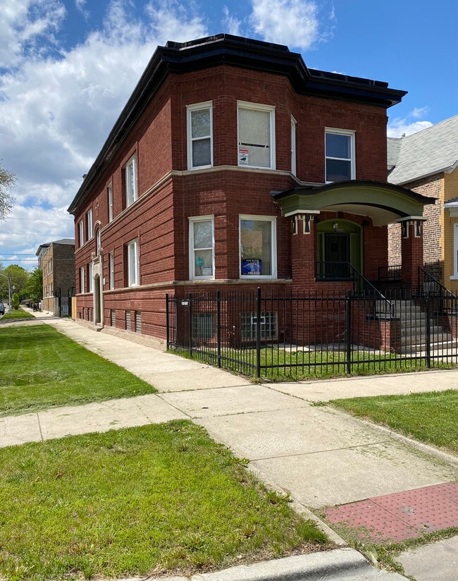 Building Photo - 1838 W 57th St Unit 1 Rental