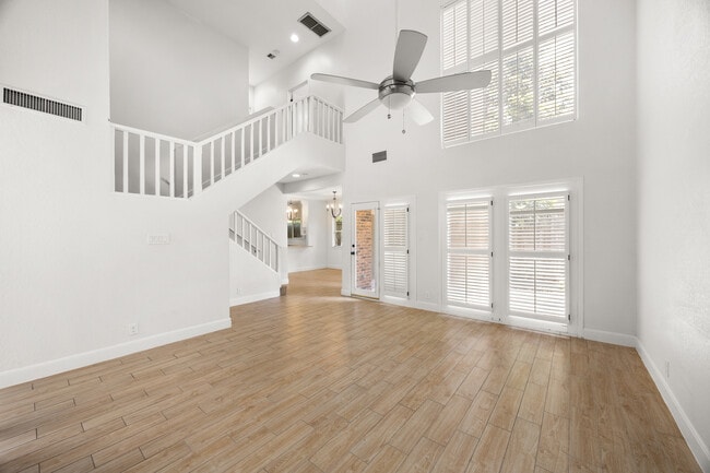 Building Photo - 8103 N New Braunfels Ave #5 Unit Oak Park Condominiums #5
