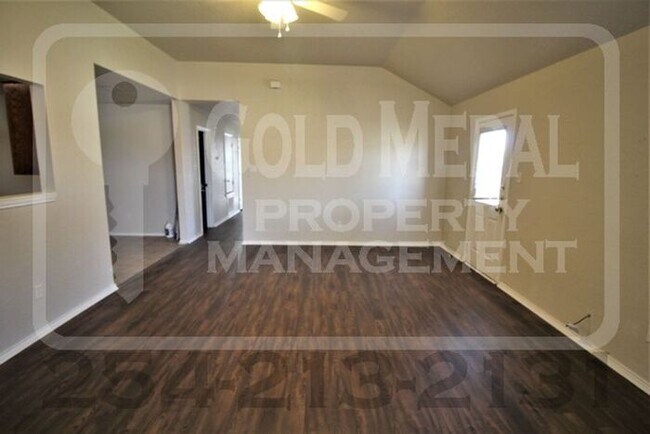 Photo - 2600 Lucille Dr