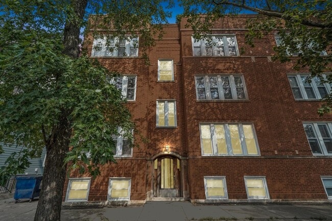 Photo - Spacious 2BR/2BA Rogers Park Condo with In-Unit Laundry & Central Air