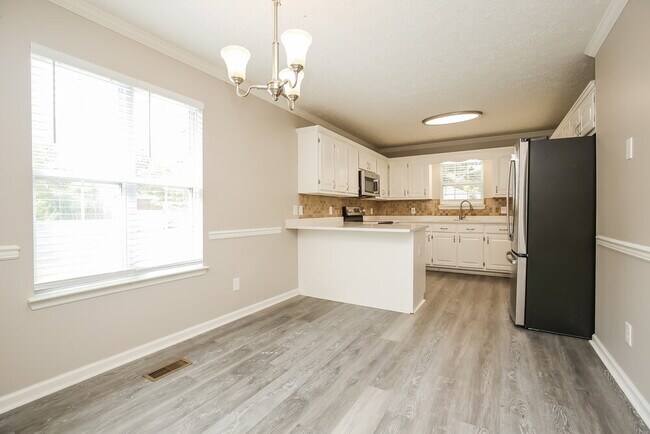 Photo - 2431 English Hill Dr