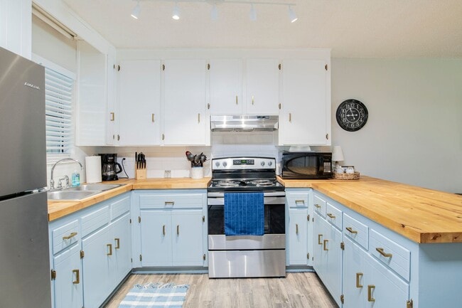 Photo - 2 Bedroom Duplex Unit on a Quiet Street off Nine Mile Rd