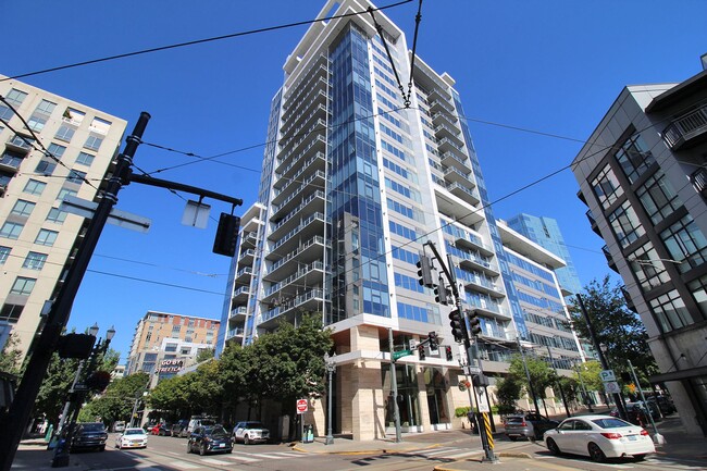 Building Photo - 1001 NW Lovejoy St Rental
