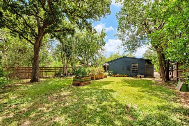 Building Photo - 3914 Ella Blvd