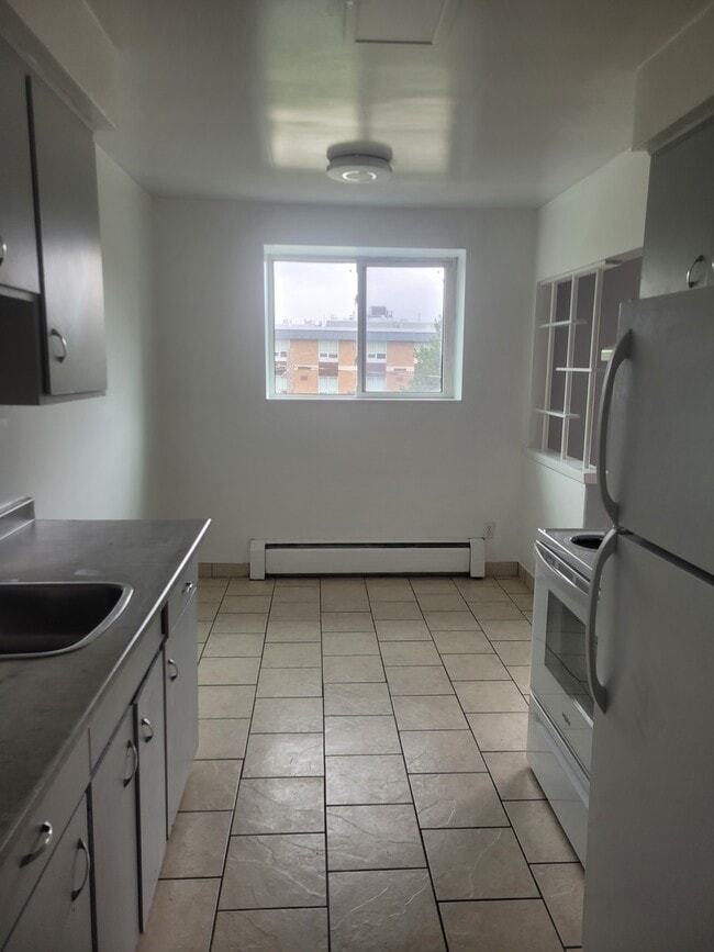 Photo - TWO BEDROOM UNIT CLOSE TO CAMPUS, PARKS AND GROCERY Unit 14