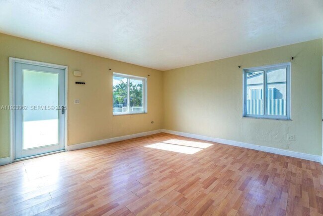 Photo - 1265 NE 142nd St