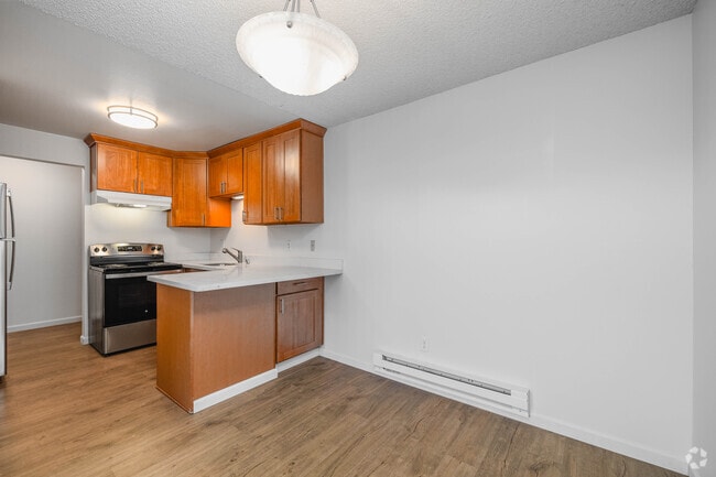 2BR, 1BA - 825SF - Kitchen