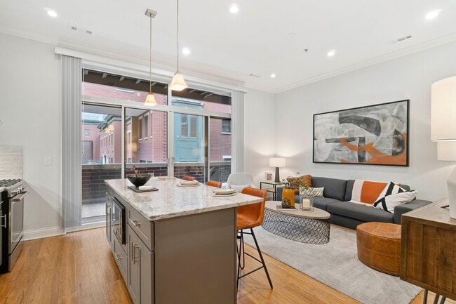 Building Photo - 1054 W Monroe St