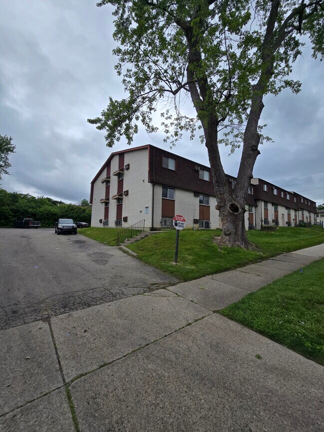 4644 Burkhardt Ave