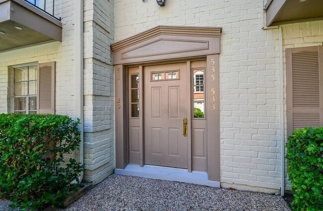 Building Photo - 535 N Post Oak Ln Unit 535